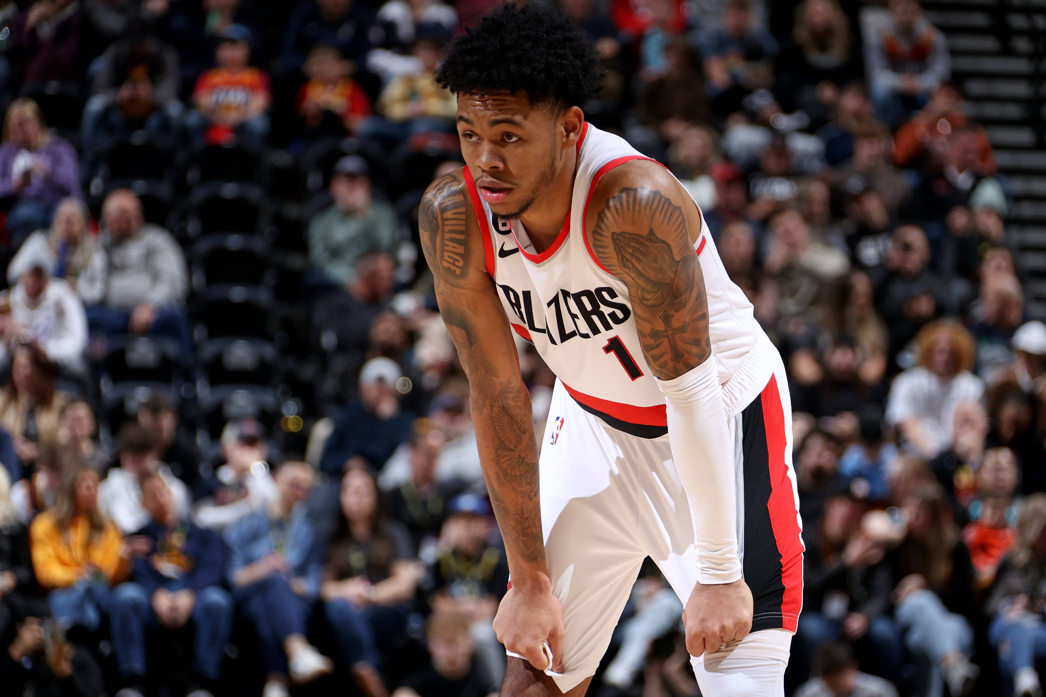 菲律宾男篮鏖战加拿大男篮，利拉德送出助攻