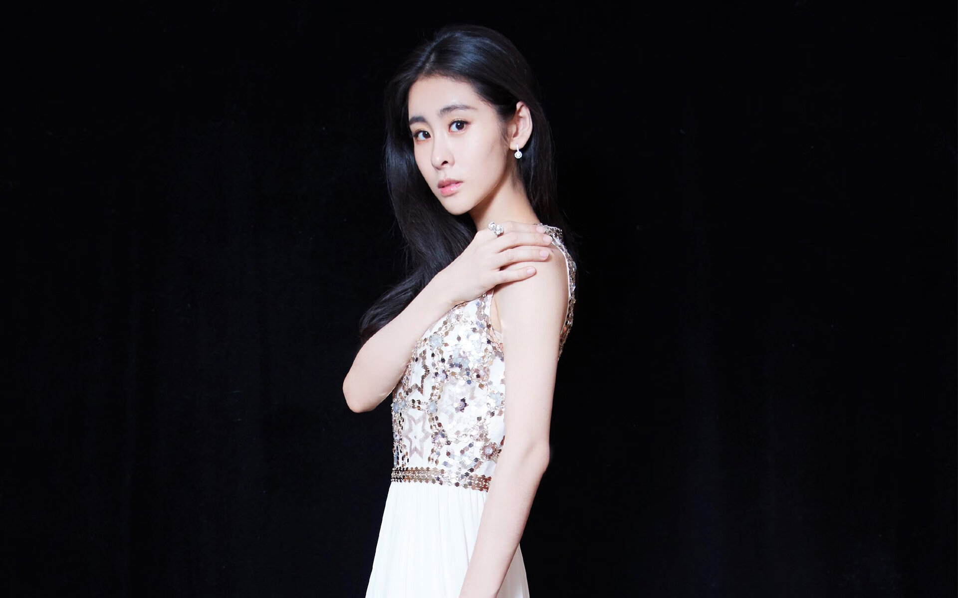 不仅仅是得分，詹姆斯如何在76人对阵掘金的焦点战中重新定义伟大