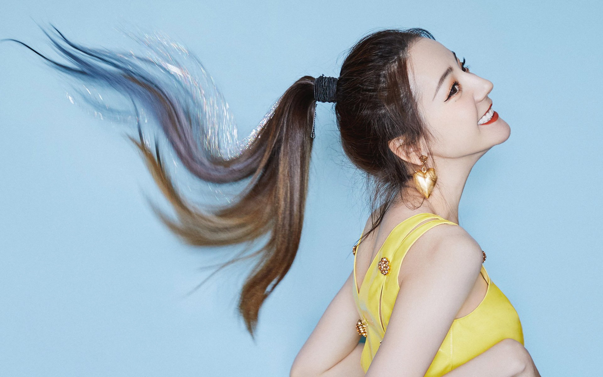 爱游戏-绿茵鹰啸，数字坠落，一场跨越时空的体育寓言